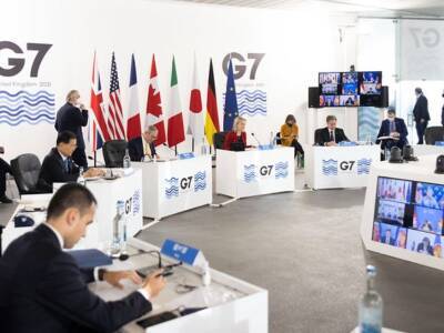 Главы Минздравов стран G7 назвали «омикрон» самой опасной угрозой для здравоохранения