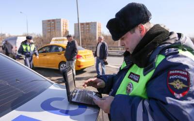 У таксистов-нелегалов предложили отбирать автомобили и права
