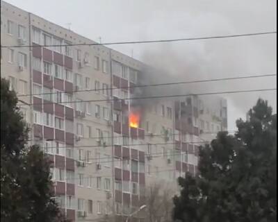 В Ростове жильцов девятиэтажки на Комарова эвакуировали из-за пожара в квартире
