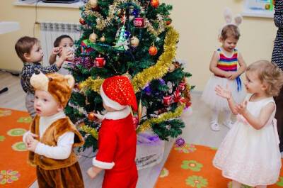 На новогодние утренники в новосибирские школы и детсады родителей будут пускать по QR-кодам
