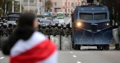 Еще один участник протестов получил срок в Беларуси после высылки из России