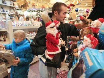 Россияне для подарков близким покупают гаджеты, парфюмерию, игрушки, технику для кухни