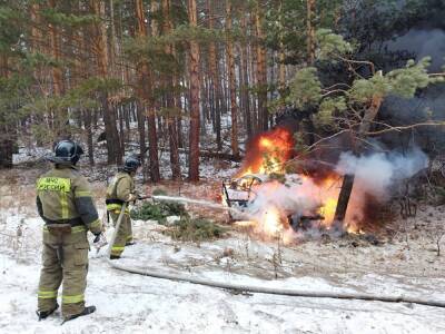 В Челябинской области на трассе сгорел автомобиль. Есть пострадавший