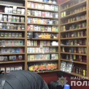 В одном из магазинов в центре Запорожья продавали самодельные кальянные смеси. Фото
