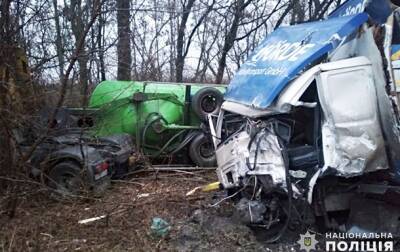 В Хмельницкой области столкнулись три грузовика, четверо пострадавших
