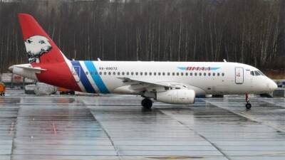 В Тюмени по техническим причинам приземлился Superjet 100, летевший на Ямал
