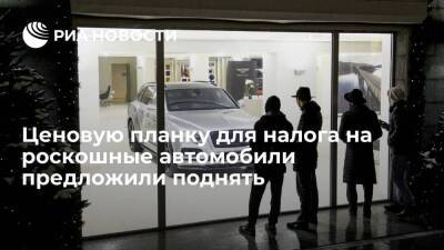 Глава Минпромторга Мантуров: обсуждаем поднятие планки цены для налога на роскошные авто