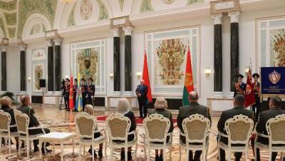 А. Лукашенко вручил госнаграды семьям погибших героев