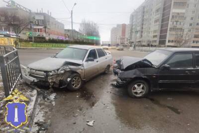 На улице Варейкиса столкнулись два ВАЗа. Пострадал один человек