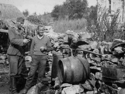 Как немцы боролись с партизанами с помощью самогона - Русская семерка