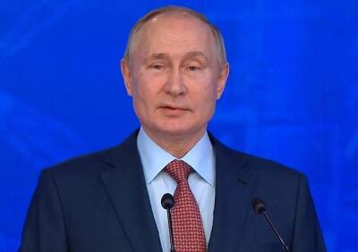 Путин призвал соблюдать меры по борьбе с COVID-19 в новогодние праздники