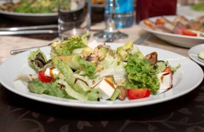 5 новогодних салатов без майонеза: готовятся в два счета, а вкус потрясающий – попробуйте сами!