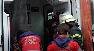 Несчастный случай произошел на трассе Харьков-Киев, фото: "оказались зажаты в салоне"