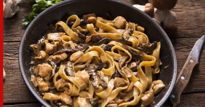 30 минут на кухне: макароны с грибами и чесноком в сковороде