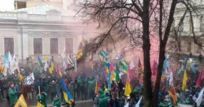 Акция ФОПов под Радой: полиция задержала двух участников протеста (ВИДЕО)