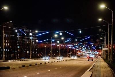 Белгородцам рассказали, почему мост по проспекту Ватутина к новому году украсили не полностью
