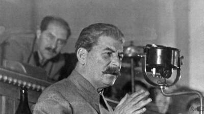 Баннер со Сталиным и министром ЖКХ признали ненадлежащей рекламой