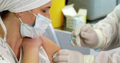 Медиков добавили в список профессий, для которых вакцинация обязательна, — Минздрав