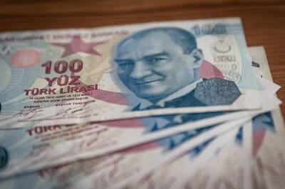 Биржа Стамбула приостановила торги из-за падения курса турецкой лиры