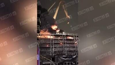 Четыре человека пострадали при пожаре на верфи в Санкт-Петербурге
