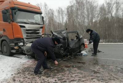 В результате ДТП под Свердловском погибли два человека