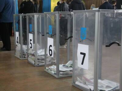 Более 40% украинцев считают необходимым проведение досрочных президентских и парламентских выборов – опрос