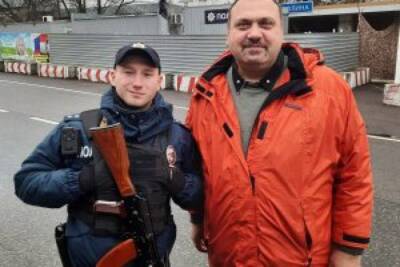 Показали фото полицейского, остановившего Гогилашвили