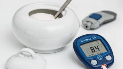 Кардиолог Гандельман призвал диабетиков отказаться от алкоголя и сладостей