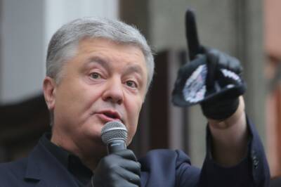 Порошенко покинул Украину после попытки вызова на допрос