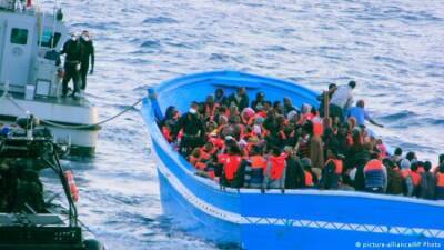 Немецкие моряки спасли более 200 мигрантов в море около Мальты