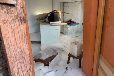 Осипов осмотрел затопленный грунтовыми водами дом в Кокуе