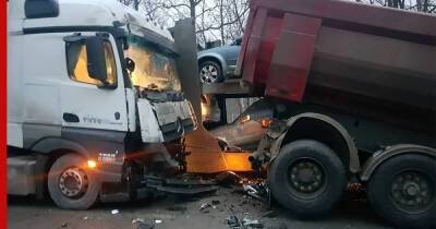 В Башкирии из-за столкновения четырех грузовиков перекрыли федеральную трассу