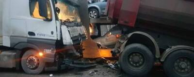 В Башкирии на трассе М5 перекрыто движение, столкнулись четыре грузовика