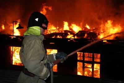 Ночной пожар в Иванове уничтожил большой частный дом