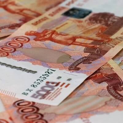 Лишь 20% россиян хотели бы получить в качестве подарка деньги на Новый год