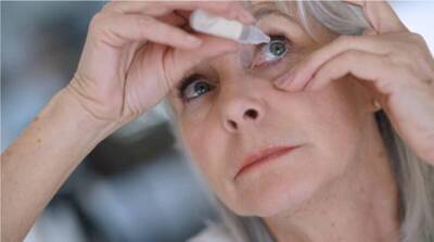 В США изобрели капли для глаз, которые избавят от ношения очков