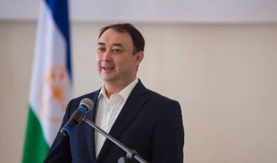 Министр образования Башкирии поступил на первый курс медуниверситета
