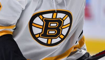 Шесть хоккеистов Бостона попали под действие карантинных протоколов НХЛ