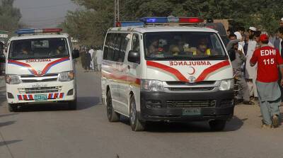 Десять человек погибли при взрыве в здании частного банка в пакистанском Карачи