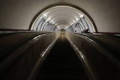 Сразу три станции первой линии метро Петербурга перестали принимать пассажиров