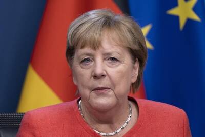 Меркель присылала Зёдеру философские смс-сообщения