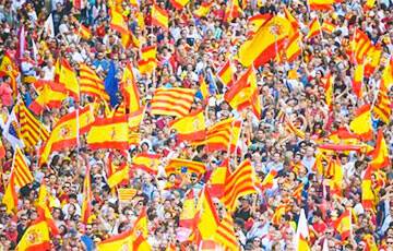 Тысячи людей протестуют в Барселоне против испанского языка в школах