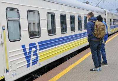 УЗ назначила еще шесть дополнительных поездов на новогодние праздники