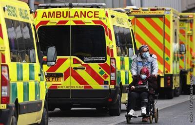 В Великобритании зафиксировали уже семь смертей среди больных "омикроном"