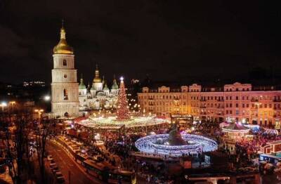 Главная елка Украины зажгла праздничные огни в Киеве