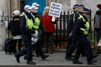 Полицейские пострадали на акции протеста против антиковидных мер в Лондоне