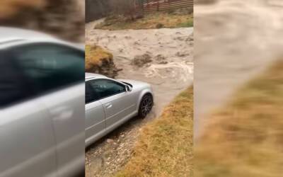 Штурм реки на Audi – получится или нет? Видео