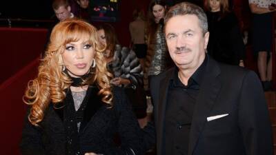 Муж Распутиной подал на развод после того, как она назвала его семью «сатанистами»