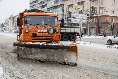 В Новосибирске 13 магистралей очистят от снега 19 декабря