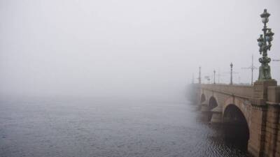 Несколько районов Петербурга оказались окутаны густым туманом